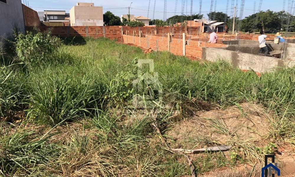 Terreno jardim Centenario Ricardim Damia Rua Dragostinho L. Toledo,ao lado do numero 2.335 (1)